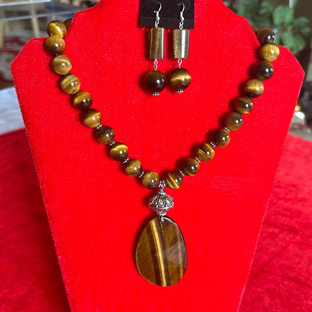 2Pc Tigers Eye Gemstone Necklace & Earrings Set.
